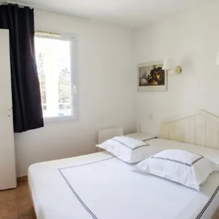 Appartement Avec Piscines Et Jardin Proche *